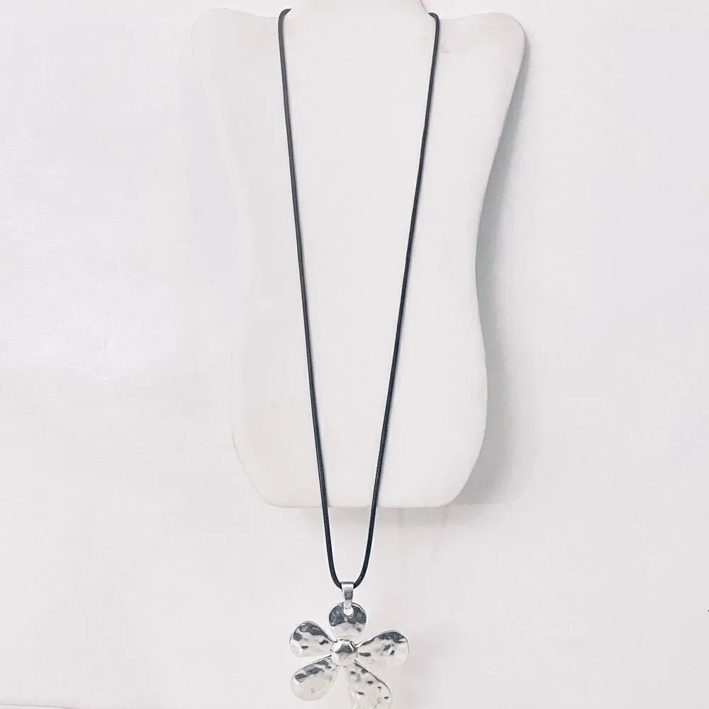 NWT Gorgeous Boho Silver Big Flower Brown Pu Suede Super Long Necklace